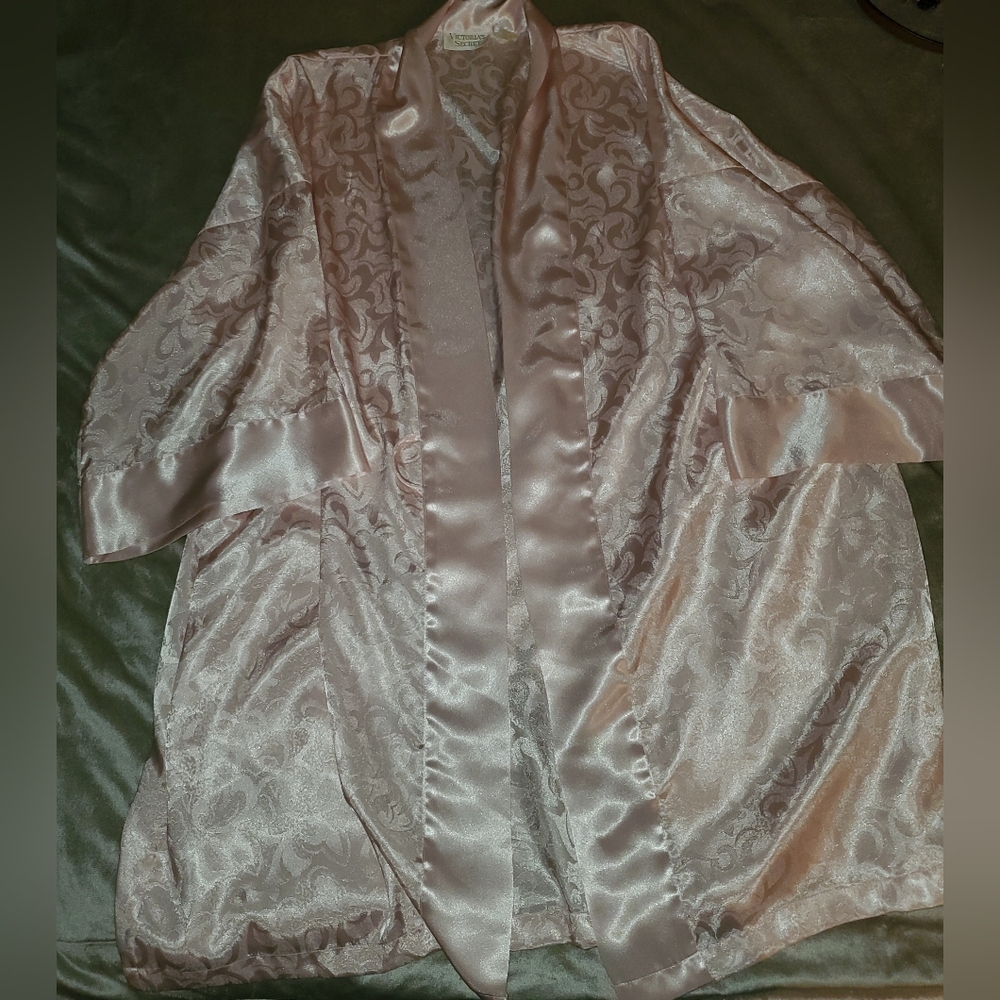 Vintage Victoria’s Secret Robe Size OS Gold Tag Paisley Satin
